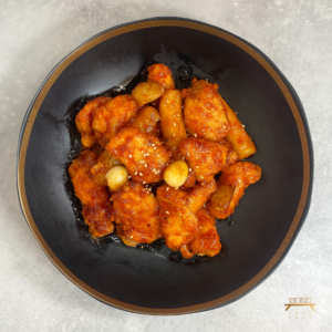 통마늘 닭가슴살 강정구이 Chicken Breast Gangjeong with Whole Garlics