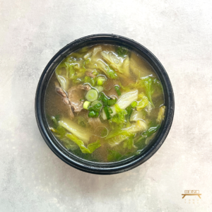 맑은 돼지고기 배춧국 (완조리) Clear Pork and Napa Cabbage Soup (Cooked)